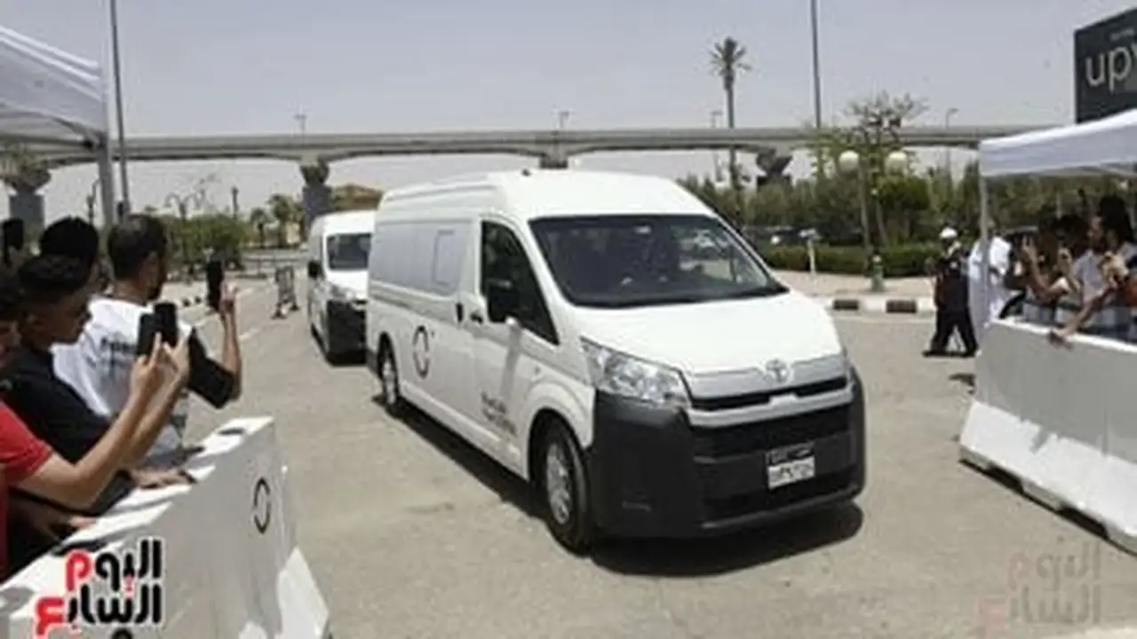 جنازة مهيبة.. وصول جثمان الفنان عبد الرحمن أبو زهرة إلى مسجد الشرطة